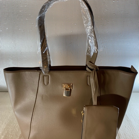 Handbag 👜 - Picture 2 of 3